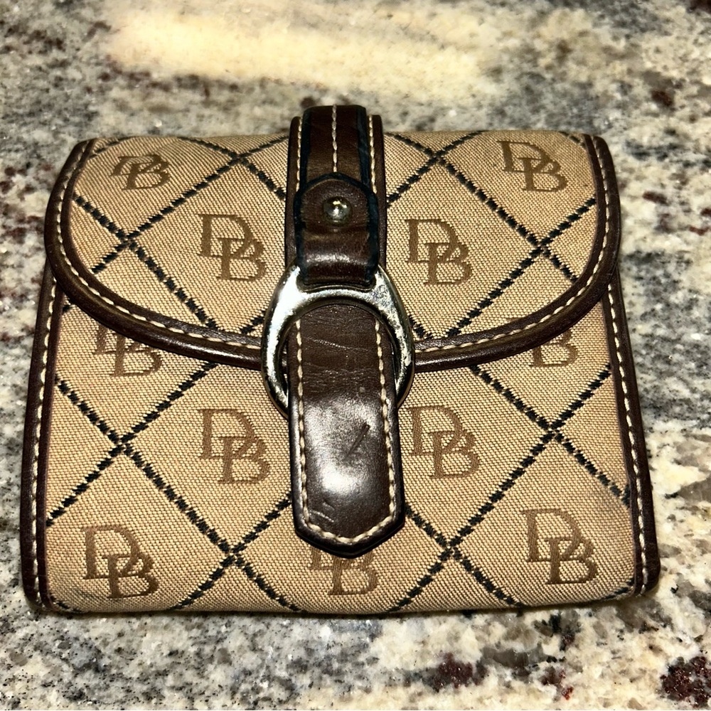 Vintage dooney & Bourke signature canvas wallet